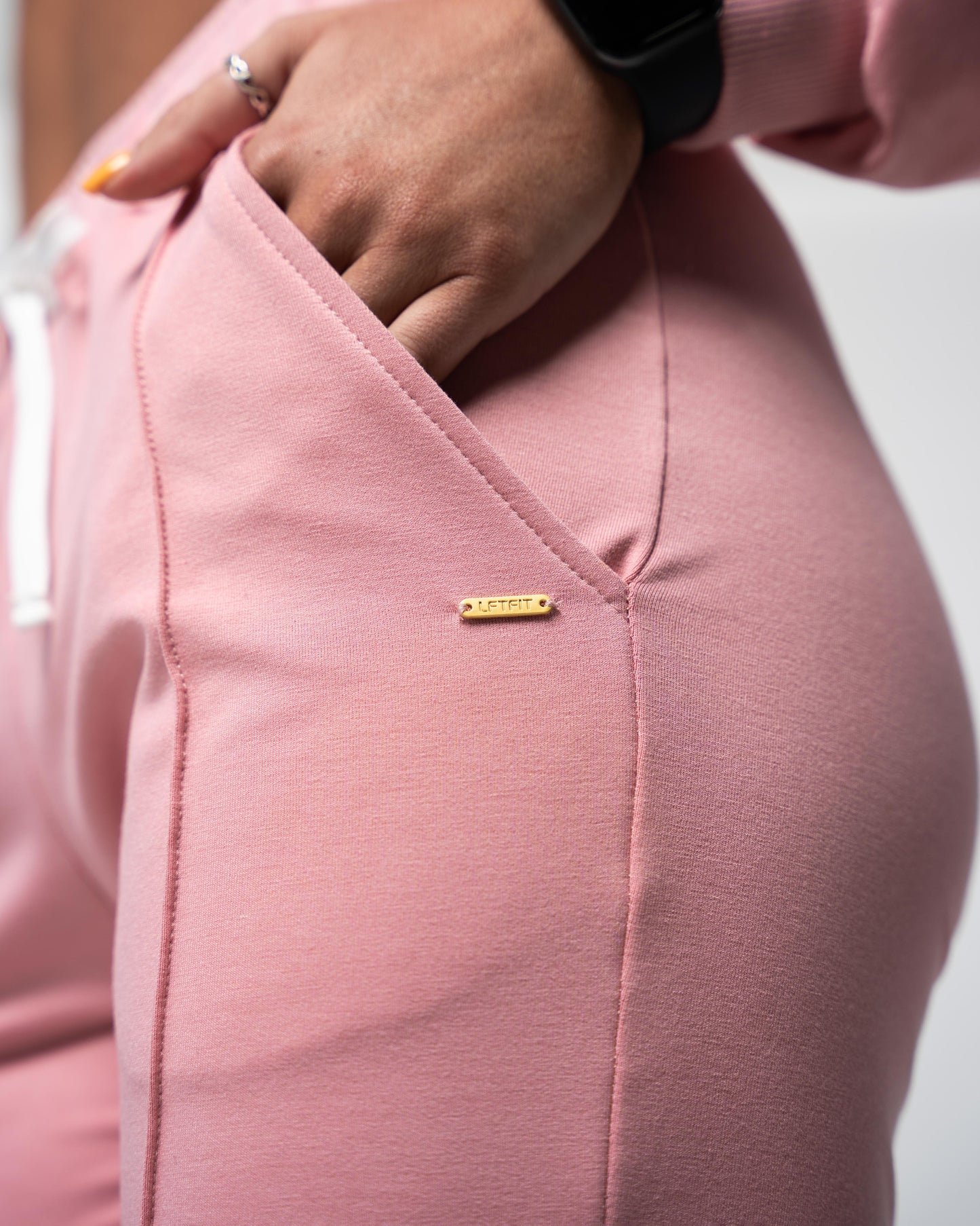 LIFTFIT Pleated Joggers