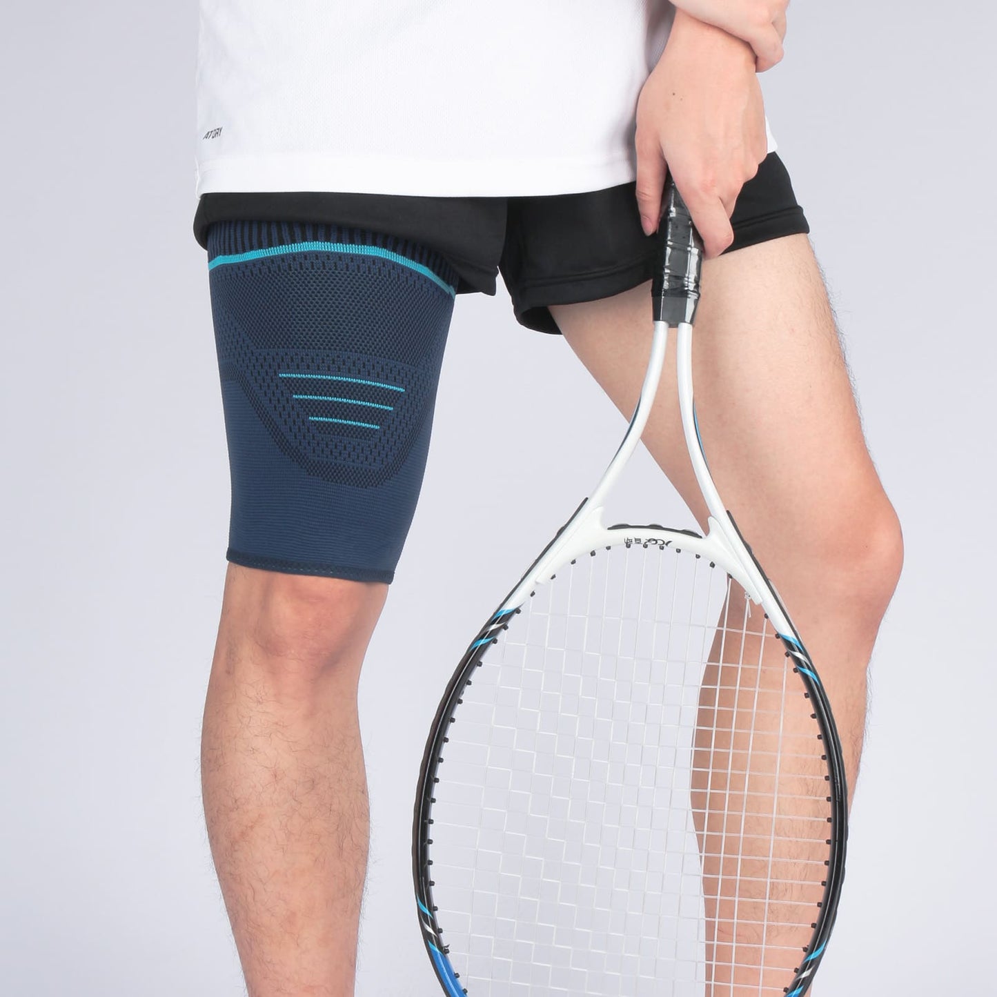 Aofit Elasticated Thigh Support Compression Sleeves, Pressurized Protective Sports Brace with Anti-Slip Strips, 1 Pair
