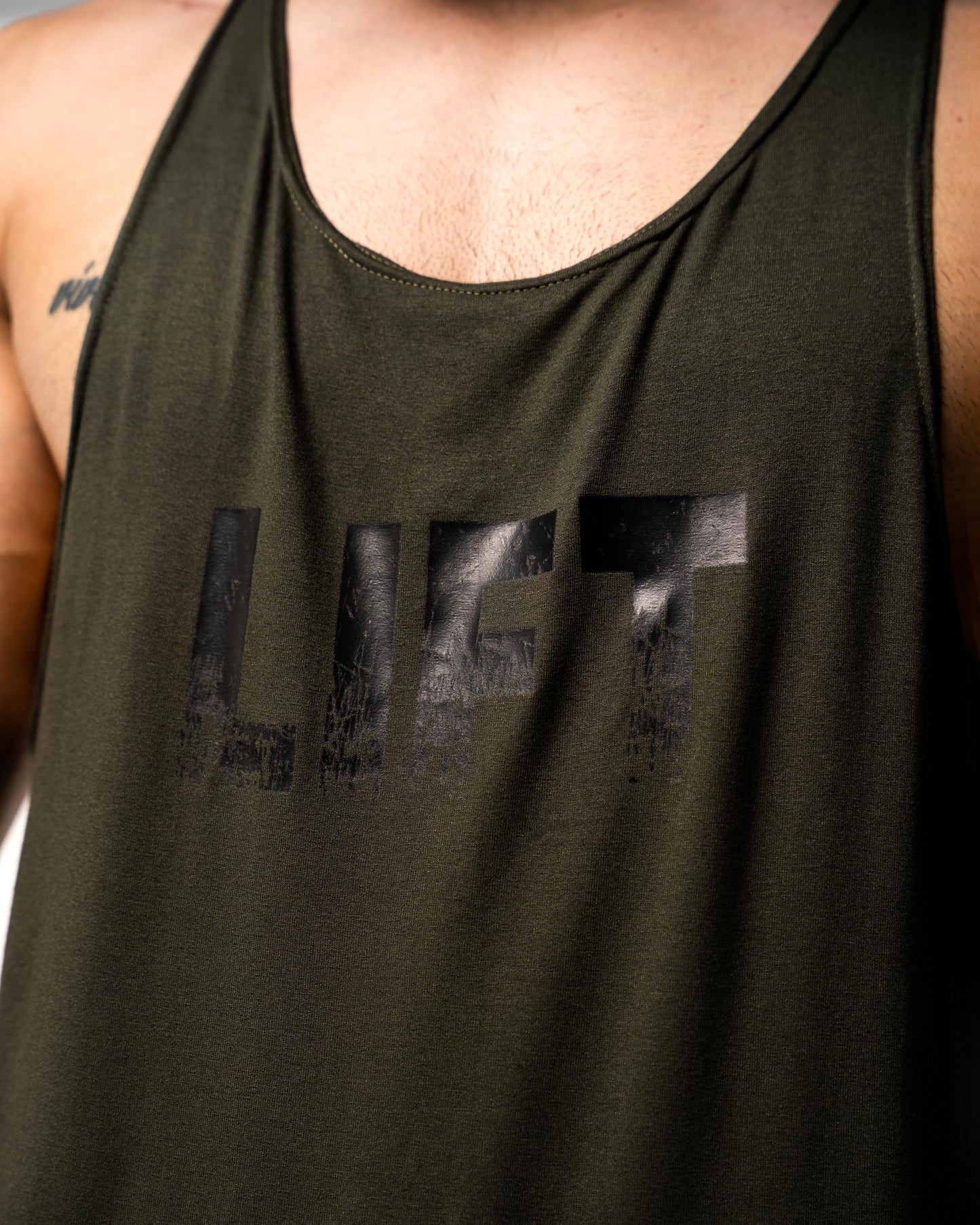 LIFT DISTRESSED STRINGER